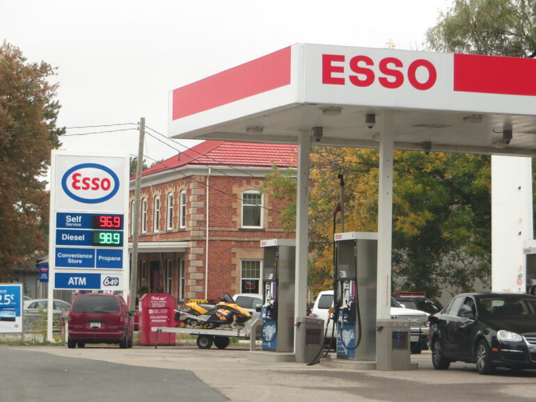 Consorzio italiano rileva 1.200 distributori Esso in Italia: un ritorno alla proprietà nazionale