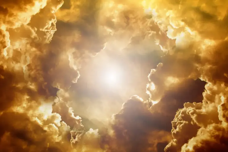 Tempesta solare in arrivo: le aurore boreali potrebbero vedersi anche in Italia